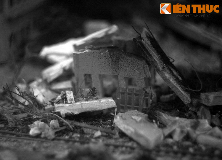 Tất cả những thi thể tìm thấy được đặt cạnh nhau trên cáng và chuyển xuống nhà xác để khâm liệm. Lễ khâm liệm cũng diễn ra đơn giản, chóng vánh vì lo sợ sẽ lại có những đợt đánh bom mới. Sau trận bom đó, 28 y, bác sĩ của Bệnh viện Bạch Mai hy sinh, 22 người bị thương.