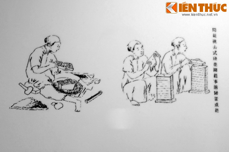 4. Ấn tiền mẫu vào khuôn đất sét và chồng các khuôn lên nhau.