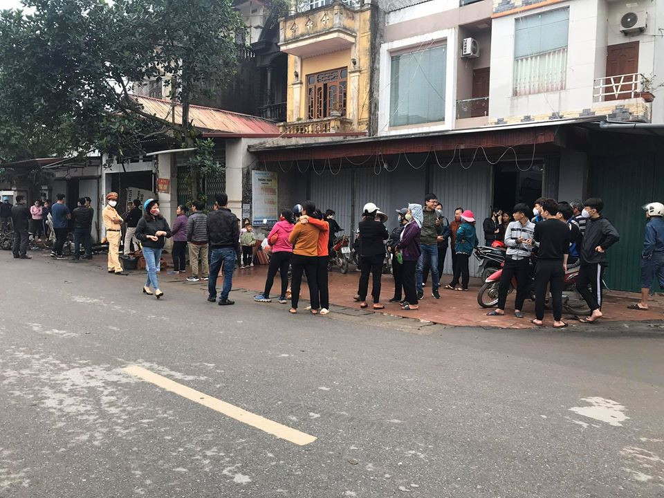 Nhận được tin báo, lực lượng chức năng nhanh chóng có mặt tại hiện trường để tổ chức chữa cháy. Đến khoảng 1h30 phút cùng ngày, đám cháy đã cơ bản được khống chế, không để lan sang các nhà xung quanh.