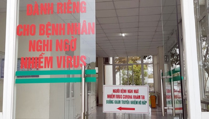 17 nguoi tung tiep xuc voi 2 du khach nguoi Anh nhiem COVID-19 o Lao Cai, ket qua the nao?