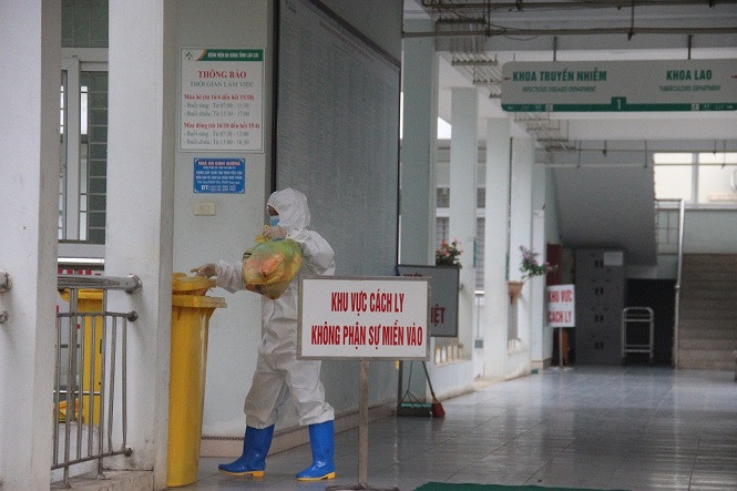 17 nguoi tung tiep xuc voi 2 du khach nguoi Anh nhiem COVID-19 o Lao Cai, ket qua the nao?-Hinh-2