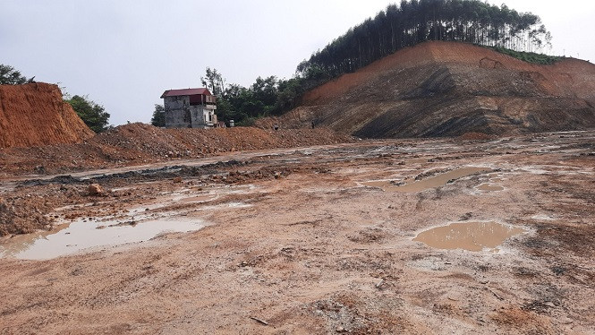 Xe doi ban dat trai phep o Huu Lung: Chinh quyen phan ung cham hay co tinh bao che?