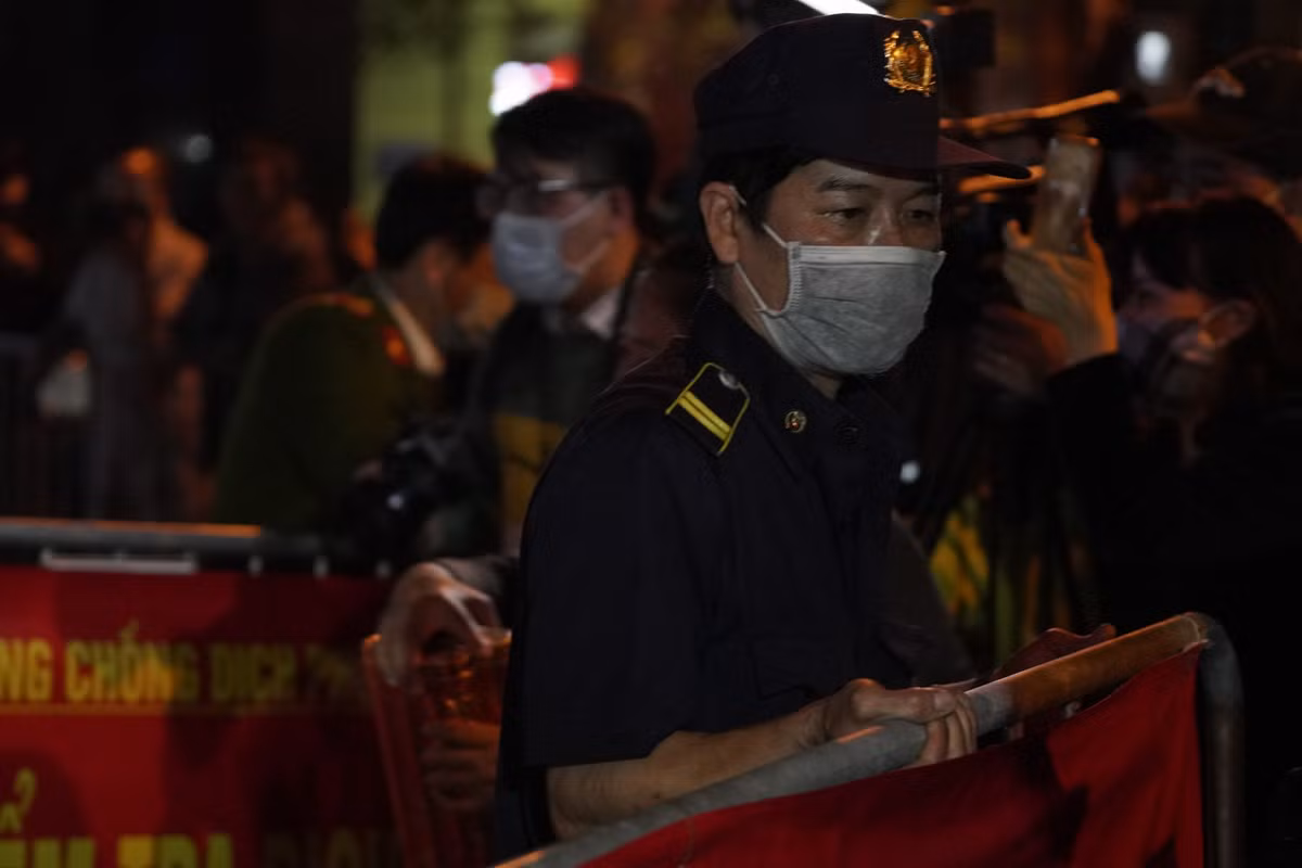 Cũng theo lãnh đạo Hà Nội, lệnh tháo dỡ cách ly khu phố Trúc Bạch được đưa ra trên cơ sở các điều kiện tại khu vực đó đã đảm bảo an toàn.