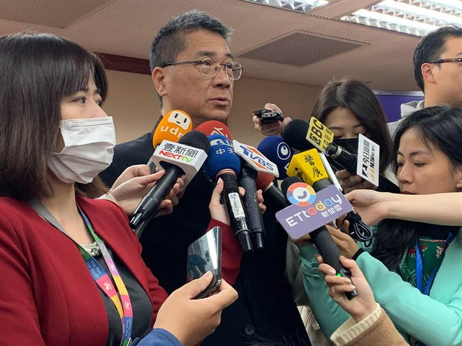 So dich, nguoi Dai Loan cung Tet Thanh Minh qua mang, dang hoa qua ao 50