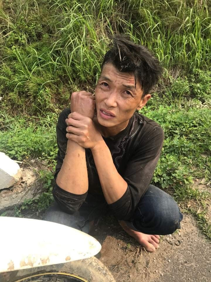 CSGT tom gon doi tuong nghien ma tuy khi dang tau thoat cung chiec xe may lay trom