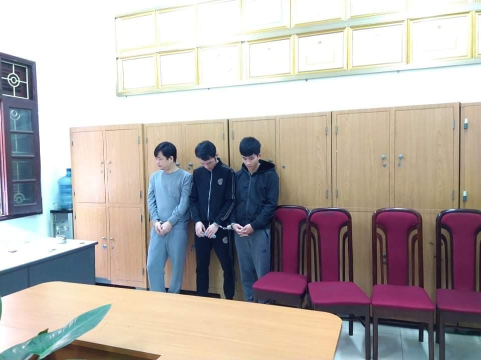 Nhóm đối tượng chuyên đặt camera quay lén các đôi tình nhân "mây mưa" trong nhà nghỉ Nhom doi tuong chuyen dat camera quay len cac doi tinh nhan