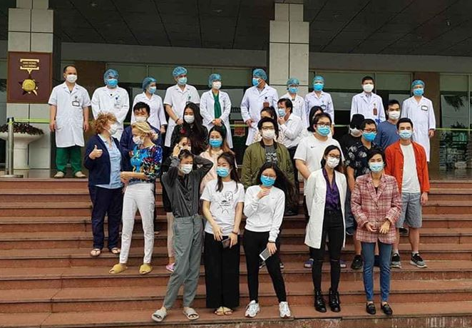 Benh nhan COVID-19 thu 17 da khoi benh... toi luc can xu phat theo luat?