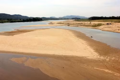 Song Lam tro day, nguoi Nghe An quay cuong vi nang nong