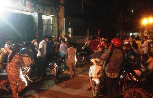 7. Nghi án chồng sát hại vợ rồi treo cổ tự tử Chiều 4/6, tại căn nhà số 160 đường Nam Hòa phường Phước Long A, quận 9, TP HCM đã xảy ra một vụ án mạng nghiêm trọng. Danh tính nạn nhân được xác định là vợ chồng anh anh Chu Đức Hải và chị Trần Thị Hằng. Bước đầu nhận định có thể người chồng đã đã tấn công người vợ đang mang bầu bằng 6 nhát dao rồi tự sát. Theo người dân, gần đây anh Hải nghi ngờ vợ có người khác nên 2 vợ chồng thường xảy ra cãi vã.