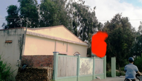 10. Bị đề nghị khai trừ Đảng vì vào nhà trọ với vợ người khác Để vợ con ở quê, ông Nguyễn Quốc Giã-Trưởng phòng Nội vụ huyện Ngọc Hiển (Cà Mau) chở bà Vân (đã có chồng con) vào một nhà trọ ở huyện An Minh (Kiên Giang) nhưng bị người nhà bà này phát hiện, báo công an xã và tố cáo với tổ chức. Sau khi ông Giã thừa nhận sai phạm,Ủy ban Kiểm tra huyện đề nghị khai trừ ông này ra khỏi Đảng vì Vi phạm chế độ hôn nhân một vợ, một chồng.