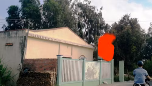 10. Bị đề nghị khai trừ Đảng vì vào nhà trọ với vợ người khác Để vợ con ở quê, ông Nguyễn Quốc Giã-Trưởng phòng Nội vụ huyện Ngọc Hiển (Cà Mau) chở bà Vân (đã có chồng con) vào một nhà trọ ở huyện An Minh (Kiên Giang) nhưng bị người nhà bà này phát hiện, báo công an xã và tố cáo với tổ chức. Sau khi ông Giã thừa nhận sai phạm,Ủy ban Kiểm tra huyện đề nghị khai trừ ông này ra khỏi Đảng vì Vi phạm chế độ hôn nhân một vợ, một chồng.