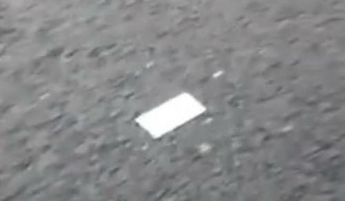 xon xao clip CSGT Ha Noi nem giay to cua nguoi dan-Hinh-4