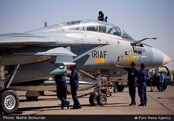 Mặc dù bị Mỹ cấm vận về kỹ thuật quân sự nhưng Iran bằng nguồn lực vốn có của mình vẫn duy trì hoạt động được số lượng lớn các tiêm kích hạng nặng F-14A Tomcat. Nguồn ảnh: Fars