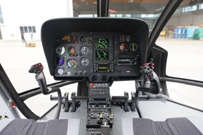 Ảnh: Cận cảnh buồng lái máy bay trực thăng EC130T2 – chỉ cần một người điều khiển thay vì hai trên một số dòng trực thăng hạng trung như EC225 hay Mi-17.