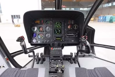 Ảnh: Cận cảnh buồng lái máy bay trực thăng EC130T2 – chỉ cần một người điều khiển thay vì hai trên một số dòng trực thăng hạng trung như EC225 hay Mi-17.