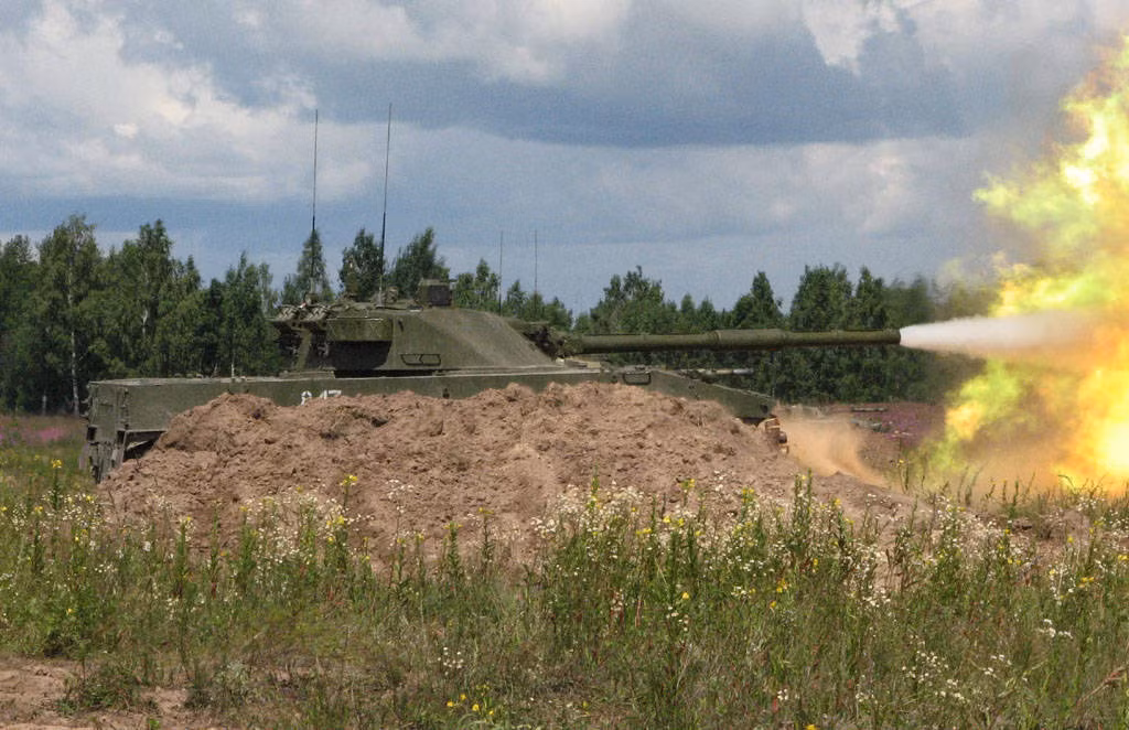 Pháo 2A75M có hiệu suất tác chiến tương tự pháo 2A46M5 trang bị trên xe tăng chiến đấu chủ lực T-72, T-90. Pháo sử dụng hệ thống nạp đạn tự động với cơ số 40 viên, trong đó có 22 viên nằm sẵn trong hệ thống nạp tự động, 18 viên dự trữ ở khoang phía sau. Nguồn ảnh: Topwar