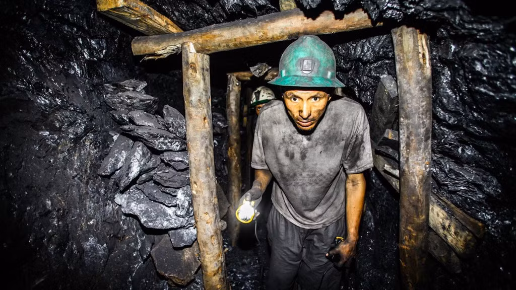 Khoảng 50.000 người sinh sống ở thị trấn Lag Rinconada và kiếm sống nhờ vào việc khai thác vàng với hy vọng sẽ có cuộc sống tốt đẹp hơn.