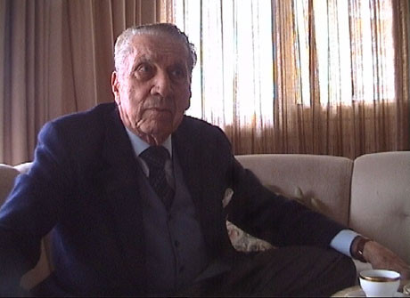 Không đạt được hiệu quả như mong muốn, nhà khoa học Delgado vẫn không bỏ cuộc và ôm hy vọng có thể điều khiển não bộ bằng cách kích thích điện.