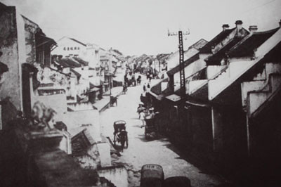 Phố Hàng Bạc những năm 1900.