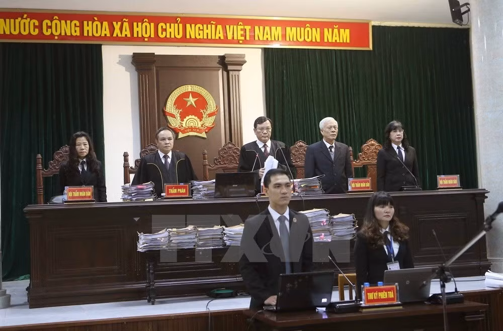 Hội đồng xét xử vụ án ông Đinh La Thăng. Ảnh: TTXVN