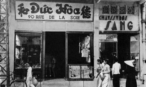 Ông Thái An chia sẻ, thời Pháp thuộc, phố Hàng Đào có tên Rue de la Soie (phố bán lụa). Đây từng được ví là khu phố buôn bán sầm uất, nổi tiếng nhất nhì đất Hà thành. Ảnh: Tư liệu