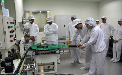 Sản xuất vắc-xin MR tại POLYVAC. Ảnh: Quân đội Nhân dân.