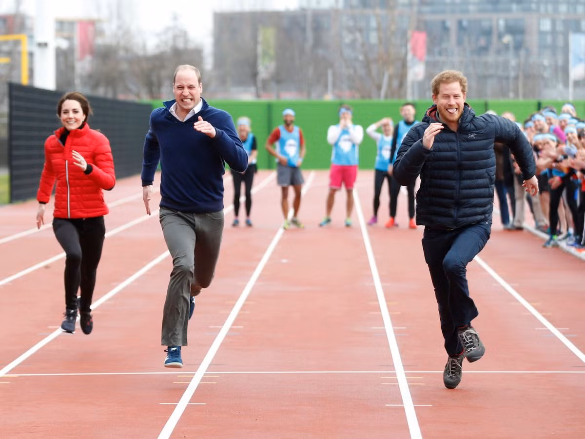 Hình ảnh vợ chồng Hoàng tử William - công nương Kate Middleton và hoàng tử Harry tham dự một sự kiện thể thao tổ chức tại London vào tháng 2/2017.