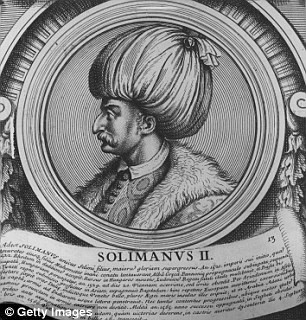 Với những cuộc chinh phạt các vùng đất mới, mở rộng phạm vi ảnh hưởng của đế chế Ottoman, Suleiman Đại đế được coi là hoàng đế lỗi lạc ở châu Âu thế kỷ 16.