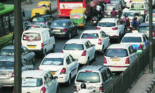 Malaysia cấm lưu thông ôtô có cửa sổ màu đen. Ảnh: CNA