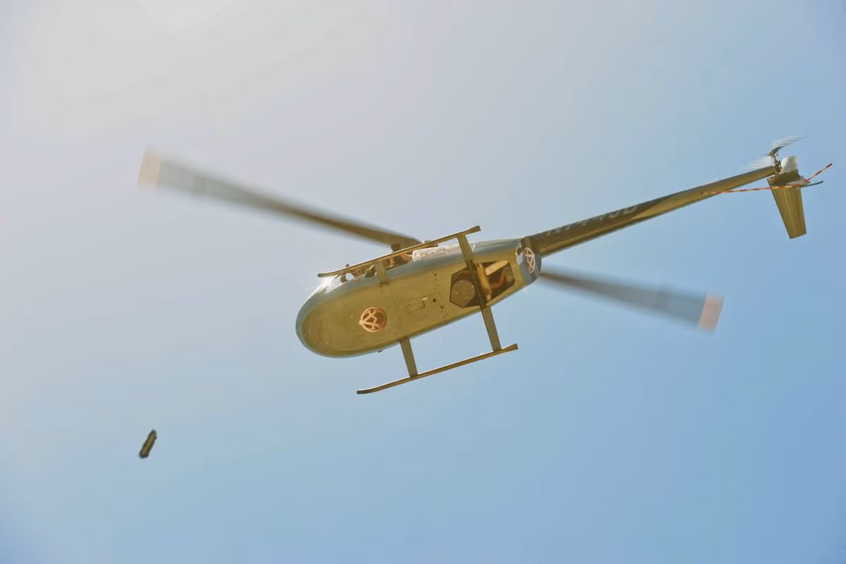 Bạn trai của Samantha là Ronald McIntosh, 42 tuổi, từng là phi công trực thăng thời chiến, đã giúp nữ tù nhân này vượt ngục.