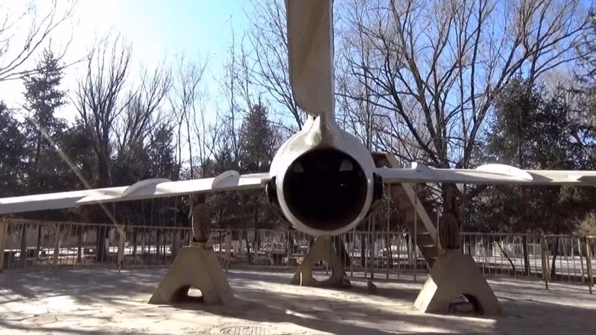 Hàng nghìn nhà khoa học, kỹ thuật viên và chiến sĩ sau đó đổ về đây cho dự án nhà máy 221 biết rất ít về những gì đã xảy ra trước khi họ đến.