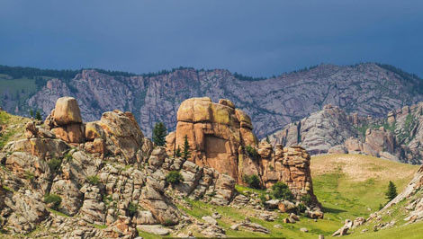 Truyền thuyết kể rằng Thành Cát Tư Hãn đã được an táng trên đỉnh núi Khentii.