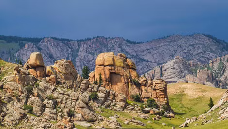 Truyền thuyết kể rằng Thành Cát Tư Hãn đã được an táng trên đỉnh núi Khentii.