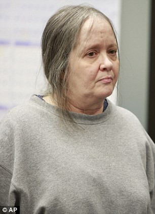 37 năm sau cuộc vượt ngục thành công, cảnh sát ở San Diego mới tìm ra nơi lẩn trốn của nữ tù nhân này và nhanh chóng tiến hành bắt giữ Hayman.