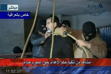 Ngày 30/12/2006, Saddam Hussein bị dẫn giải tới căn phòng đặt giá treo cổ tại thủ đô Baghdad. Việc Saddam Hussein bị treo cổ đã trở thành sự kiện gây chấn động thế giới.