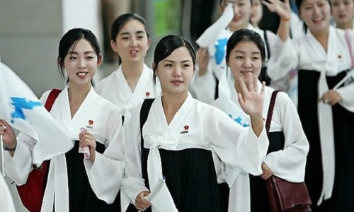 Đội hoạt náo viên của Triều Tiên tham dự giải Vô địch Điền kinh châu Á ở Incheon, Hàn Quốc năm 2005. Ảnh: Yonhap.