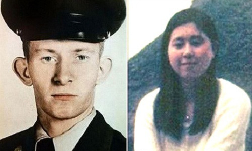 Jenkins khi còn là trung sĩ quân đội Mỹ ở Bàn Môn Điếm và Hitomi Soga lúc đang theo học ngành điều dưỡng ở Nhật Bản.