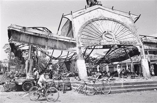 Một khu chợ ở Bến Tre bị phá hủy gần như hoàn toàn do bom đạn chiến tranh ngày 7/2/1968.