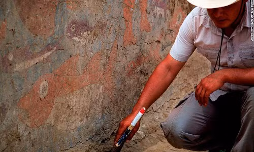 Các chuyên gia khảo cổ Peru đã có phát hiện bất ngờ về nền văn minh cổ xưa Moche khi tìm thấy 2 căn phòng nghi lễ có niên đại khoảng 1.500 tuổi.