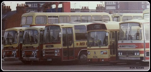 Hàng dài ô tô xếp ngay ngắn trên đường Bicester tháng 7/1980.