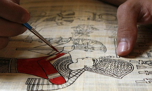 Một nhóm các chuyên gia thuộc Đại học Copenhagen, Đan Mạch đã giải mã bí ẩn về công thức chế tạo ra loại mực xanh viết trên sách giấy cói của người Ai Cập cổ đại.