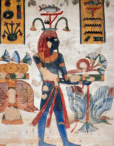 Theo quan niệm của người Ai Cập thời cổ đại, Hapi còn là vị thần cai quản phương Bắc và là thần ở sông Nile. Thần Hapi có khả năng chạy nhanh và là vị thần của những người đi biển.