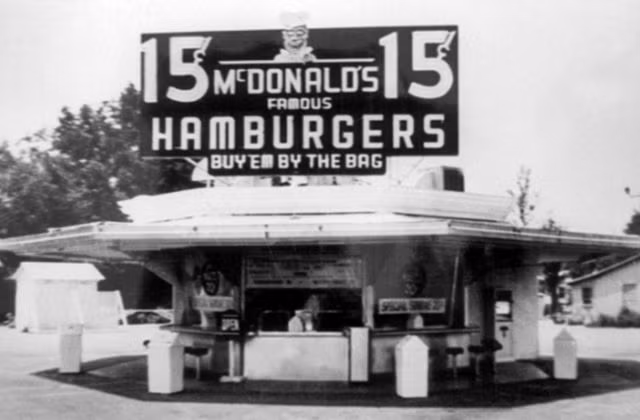 Nhà hàng đầu tiên của McDonald's ở San Bernardino được mở cửa năm 1948.