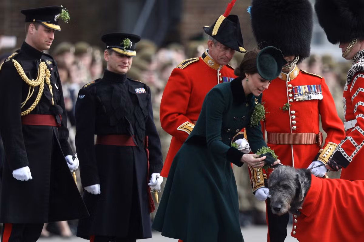 Công nương Kate tại lễ diễu hành trong ngày Thánh Patrick.