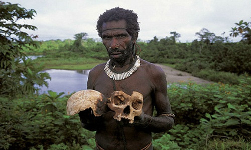 Người đàn ông bộ tộc Fore.