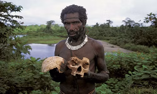 Người đàn ông bộ tộc Fore.