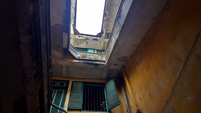 Ông Thái An kể, thời gian kinh doanh lụa thịnh vượng nhất của gia đình ông, những căn phòng này tràn ngập hàng xuất khẩu đi các nước Lào, Thái Lan, Ấn Độ... Ảnh: Nhật Linh