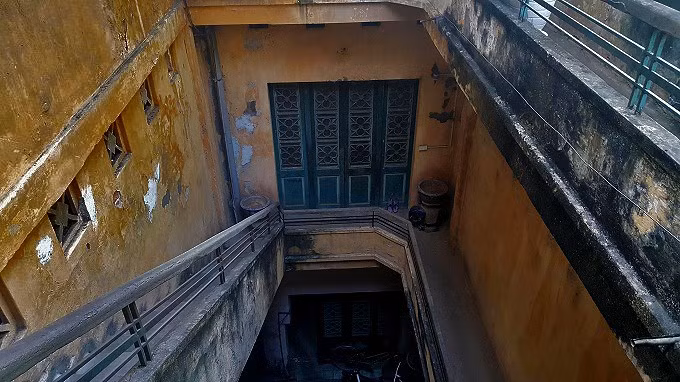 Căn nhà của gia đình ông Thái An có đầy đủ các phòng chức năng, sân vườn, ngoài ra còn có chỗ bán hàng, kho hàng, chỗ nghỉ ngơi, sinh hoạt chung.... Ảnh: Nhật Linh.