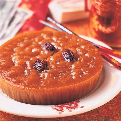 Ngoài bánh sủi cảo, người Trung Quốc còn ăn bánh tổ (Nian Gao) với ý nghĩa sẽ thịnh vượng, tiến bộ, luôn phát triển...