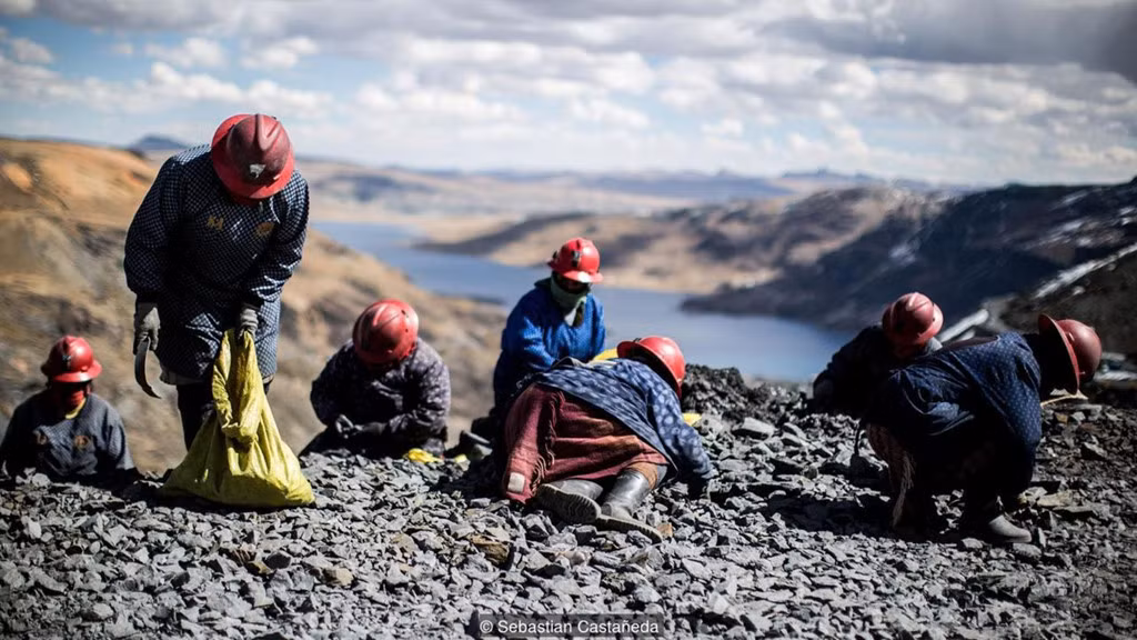 Một sự thật khó tin là thị trấn La Rinconada hệ thống thoát nước, nhà vệ sinh công cộng không được đảm bảo. Xuất phát từ tình hình trên, bệnh nhiễm trùng đường hô hấp và tiêu chảy cấp tính trở thành những căn bệnh phổ biến.